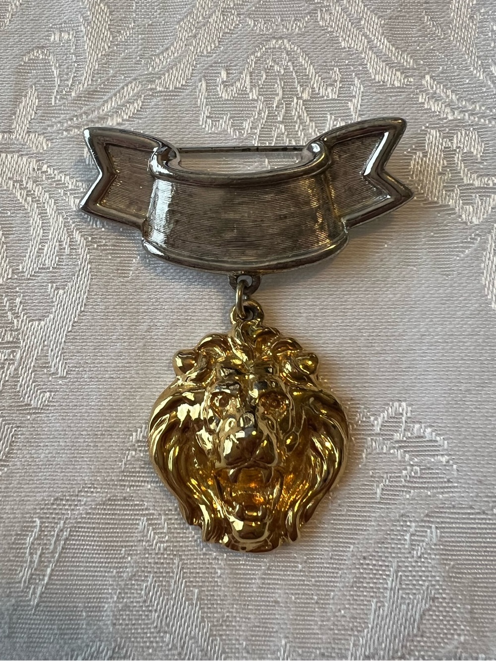 Anne Klein Vintage 80s Lion Head Ribbon Drop Brooch - Two tone